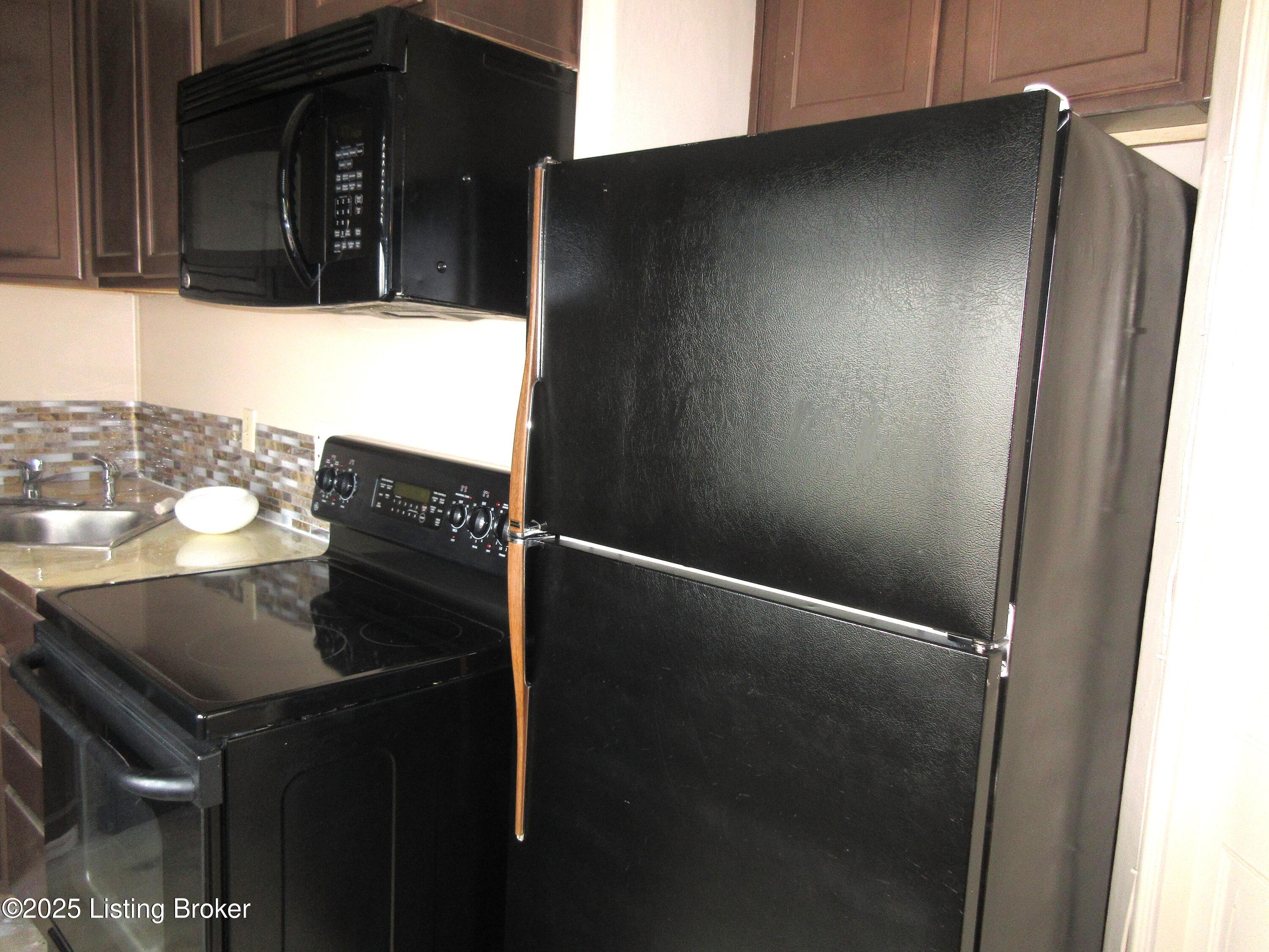 3320 Bardstown Road, Unit 31 Louisville, KY 40218 - Photo 17 of 18 kitchen