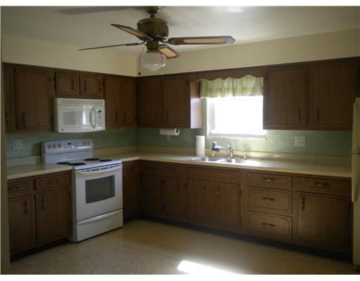 52 Superior Road Tarentum, PA 15084 - Photo 3 of 17 Kitchen.