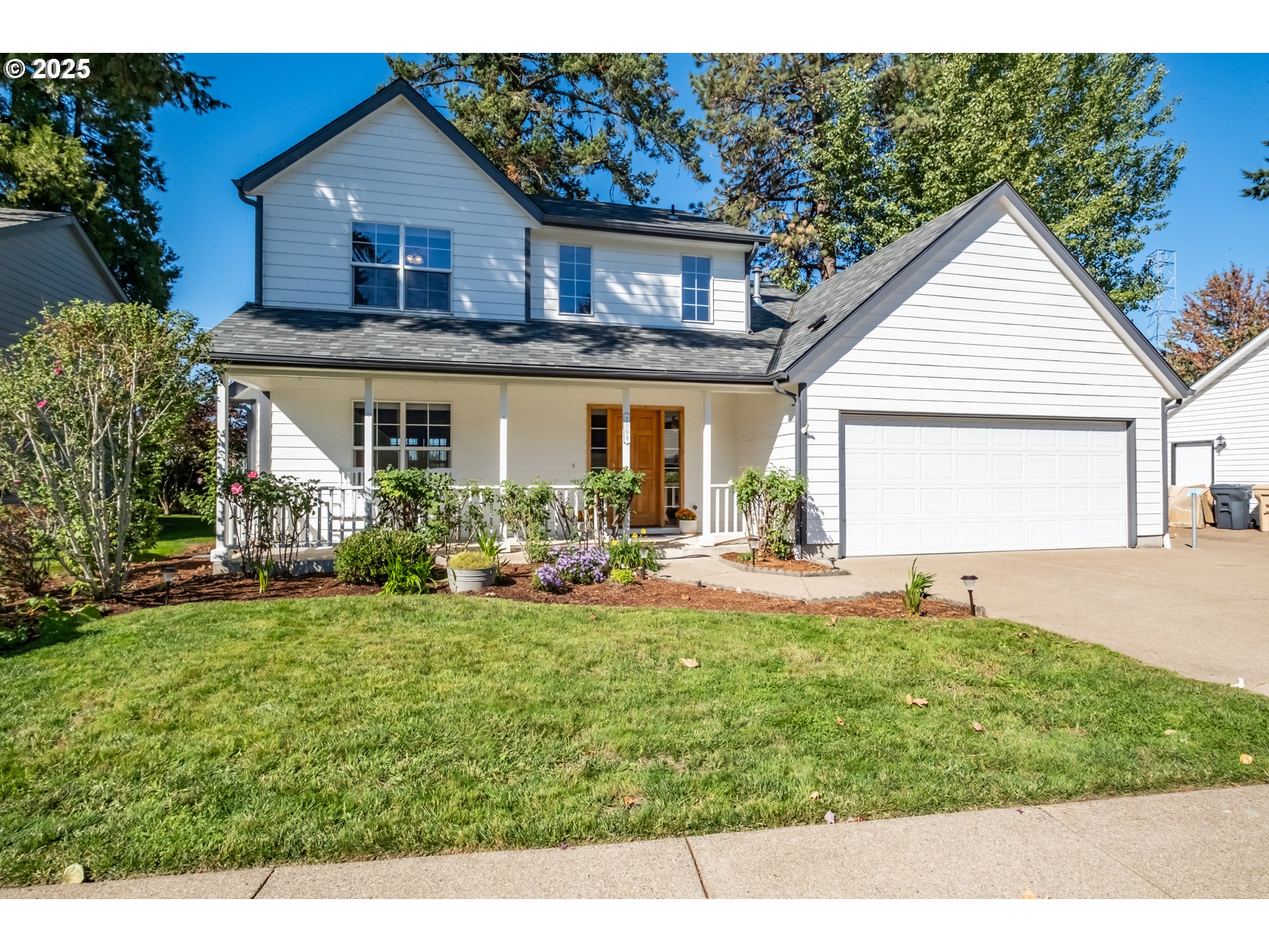 2009 Chase Loop Southwest Albany, OR 97321 - Photo 1 of 48 a front view of a house with a yard and garage