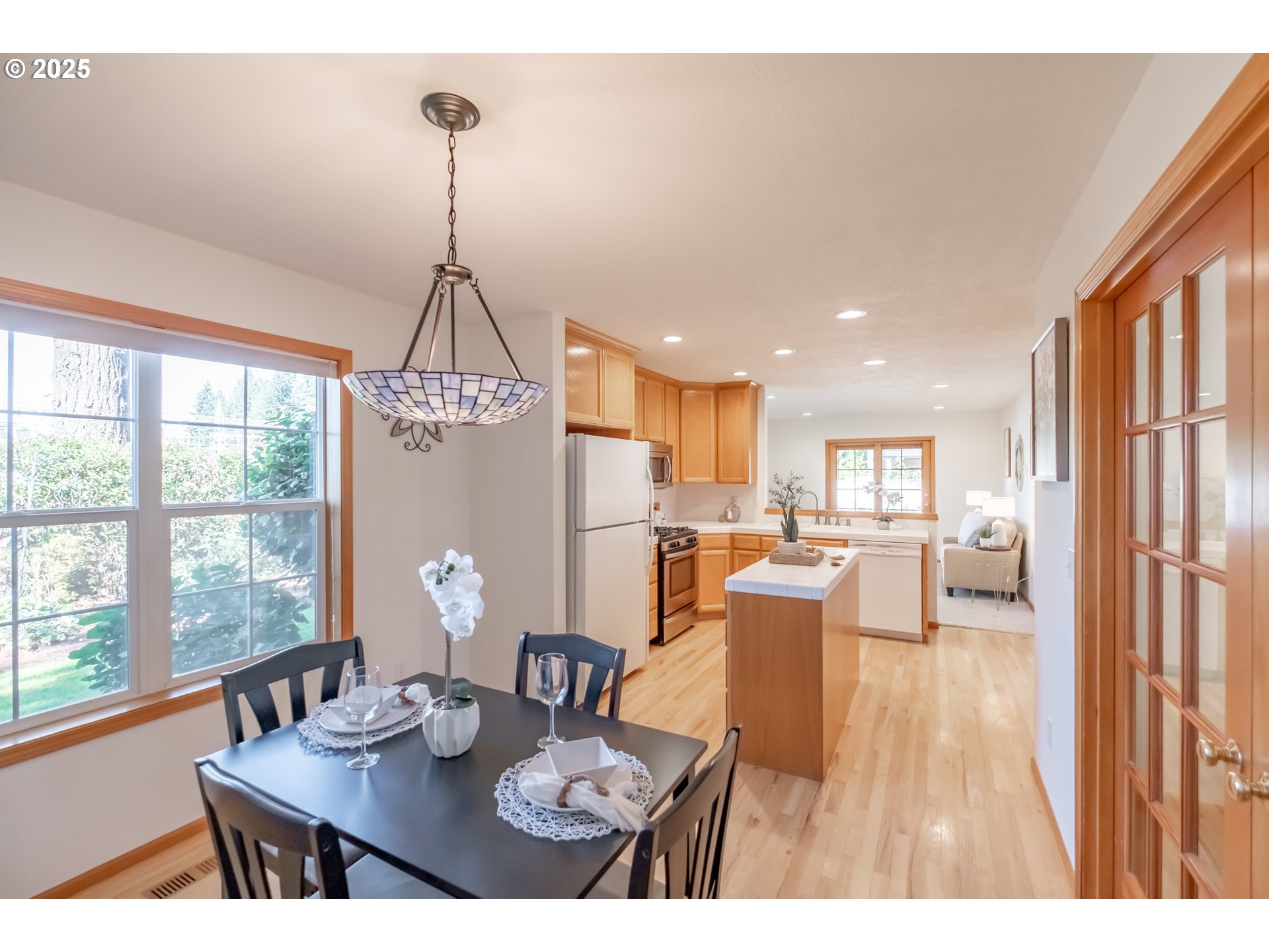 2009 Chase Loop Southwest Albany, OR 97321 - Photo 13 of 48 a living room with furniture and a table
