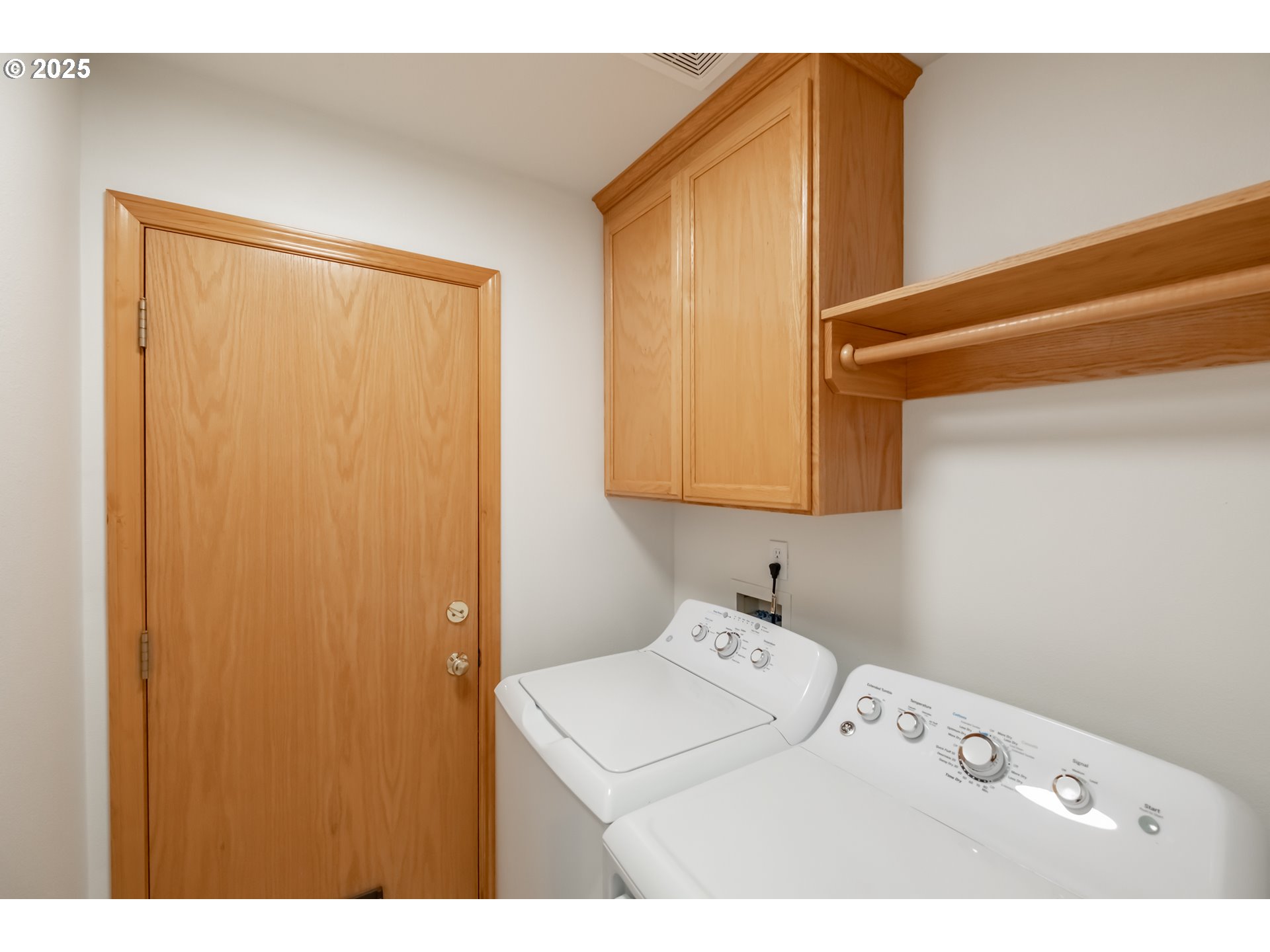 2009 Chase Loop Southwest Albany, OR 97321 - Photo 24 of 48 a utility room with dryer and washer