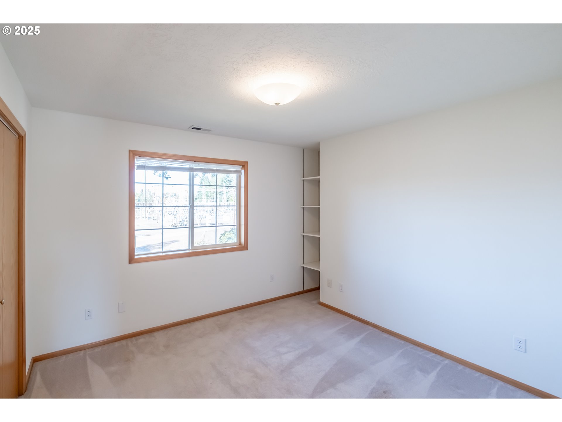 2009 Chase Loop Southwest Albany, OR 97321 - Photo 35 of 48 a view of an empty room with a window