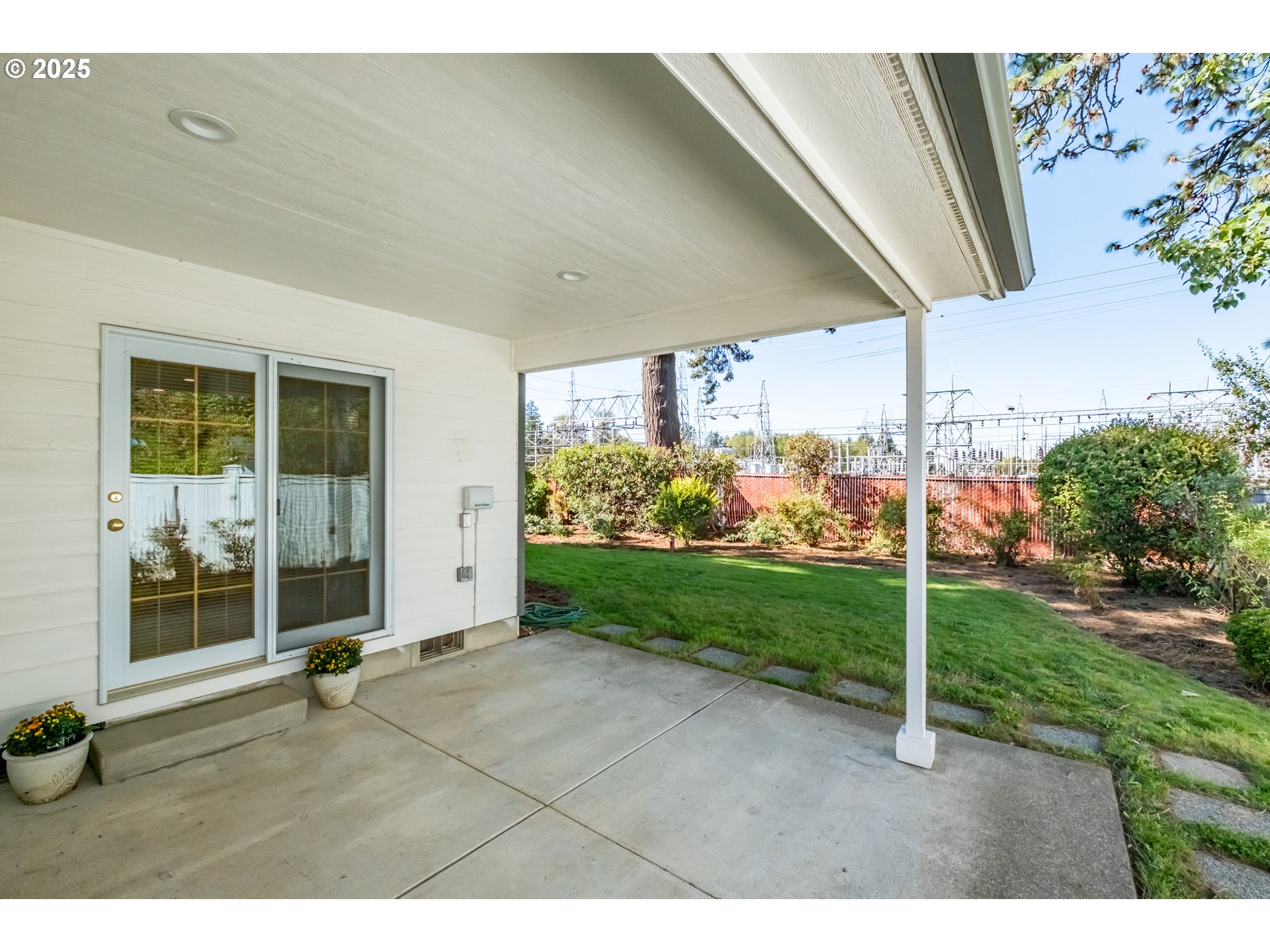 2009 Chase Loop Southwest Albany, OR 97321 - Photo 46 of 48 a view of an outdoor space