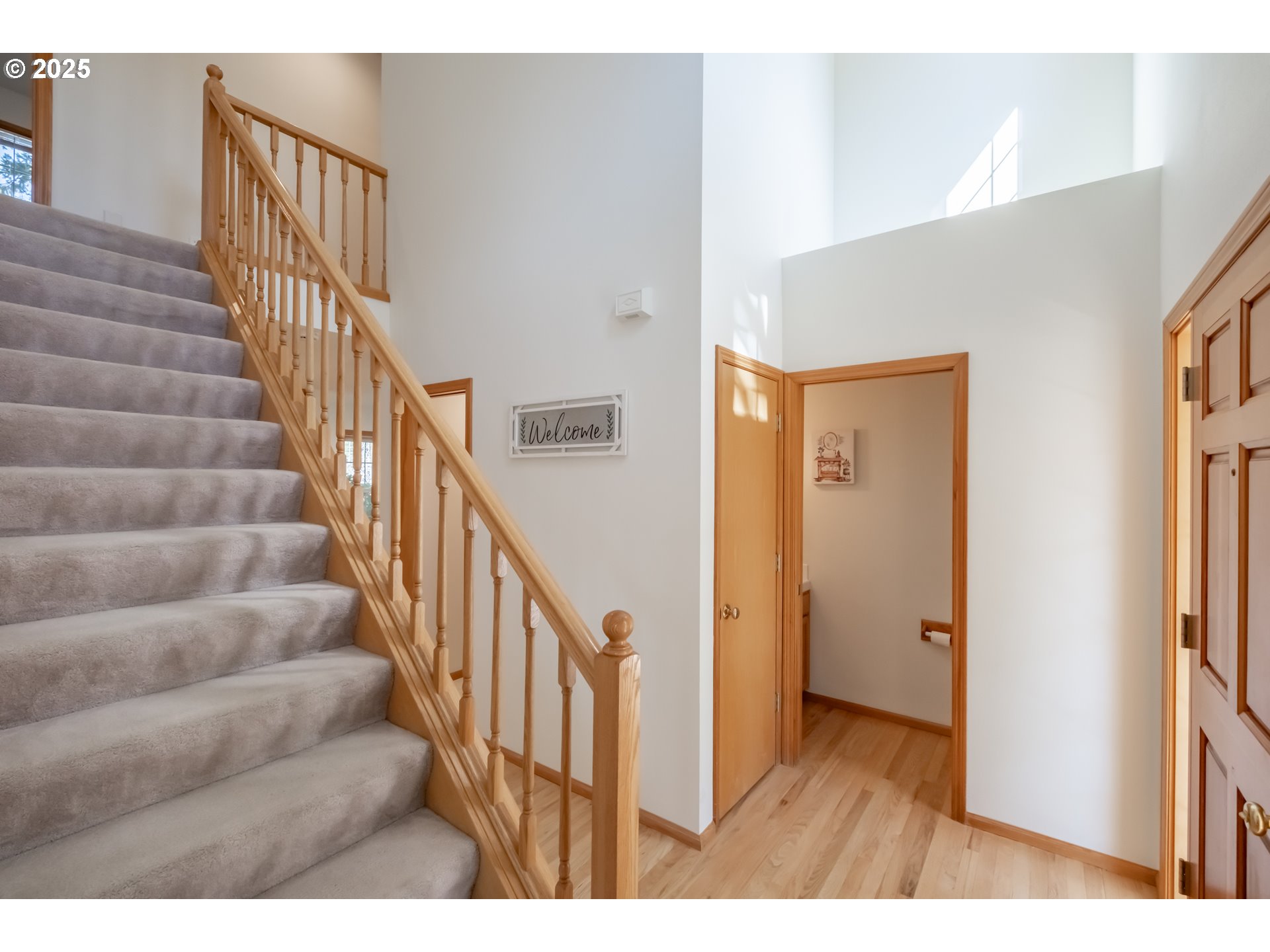 2009 Chase Loop Southwest Albany, OR 97321 - Photo 6 of 48 a view of an entryway with wooden floor