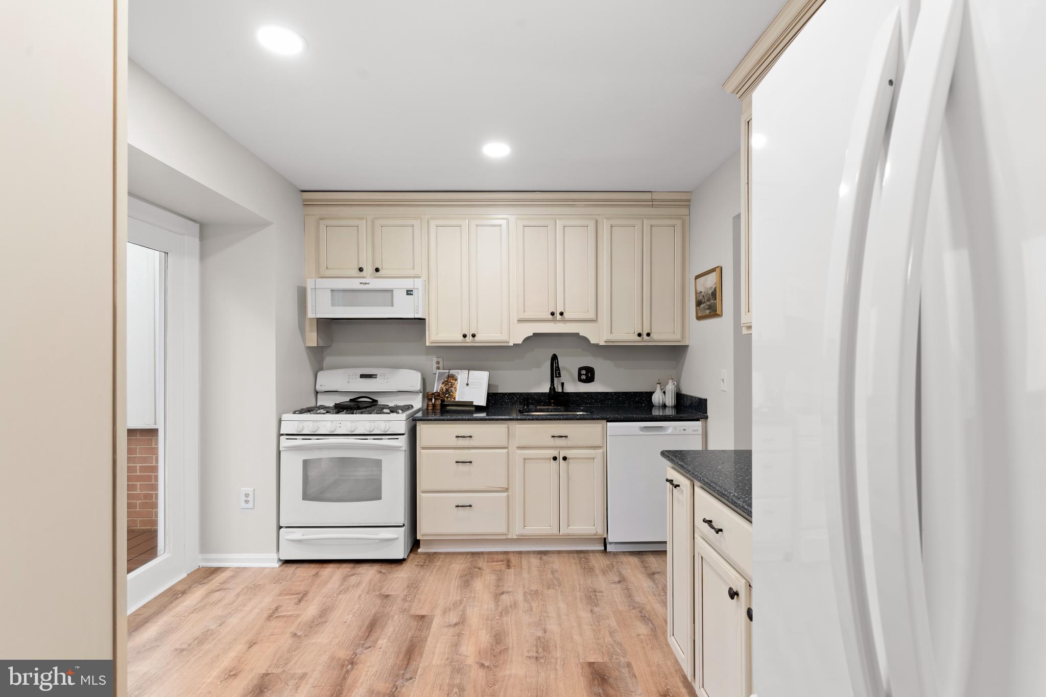 8117 Dabney Avenue Springfield, VA 22152 - Photo 2 of 33