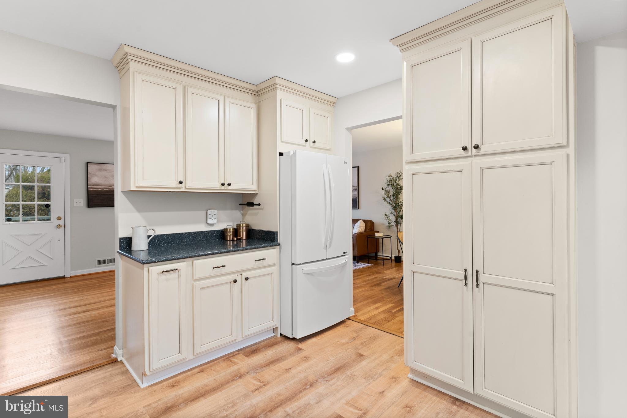 8117 Dabney Avenue Springfield, VA 22152 - Photo 3 of 33