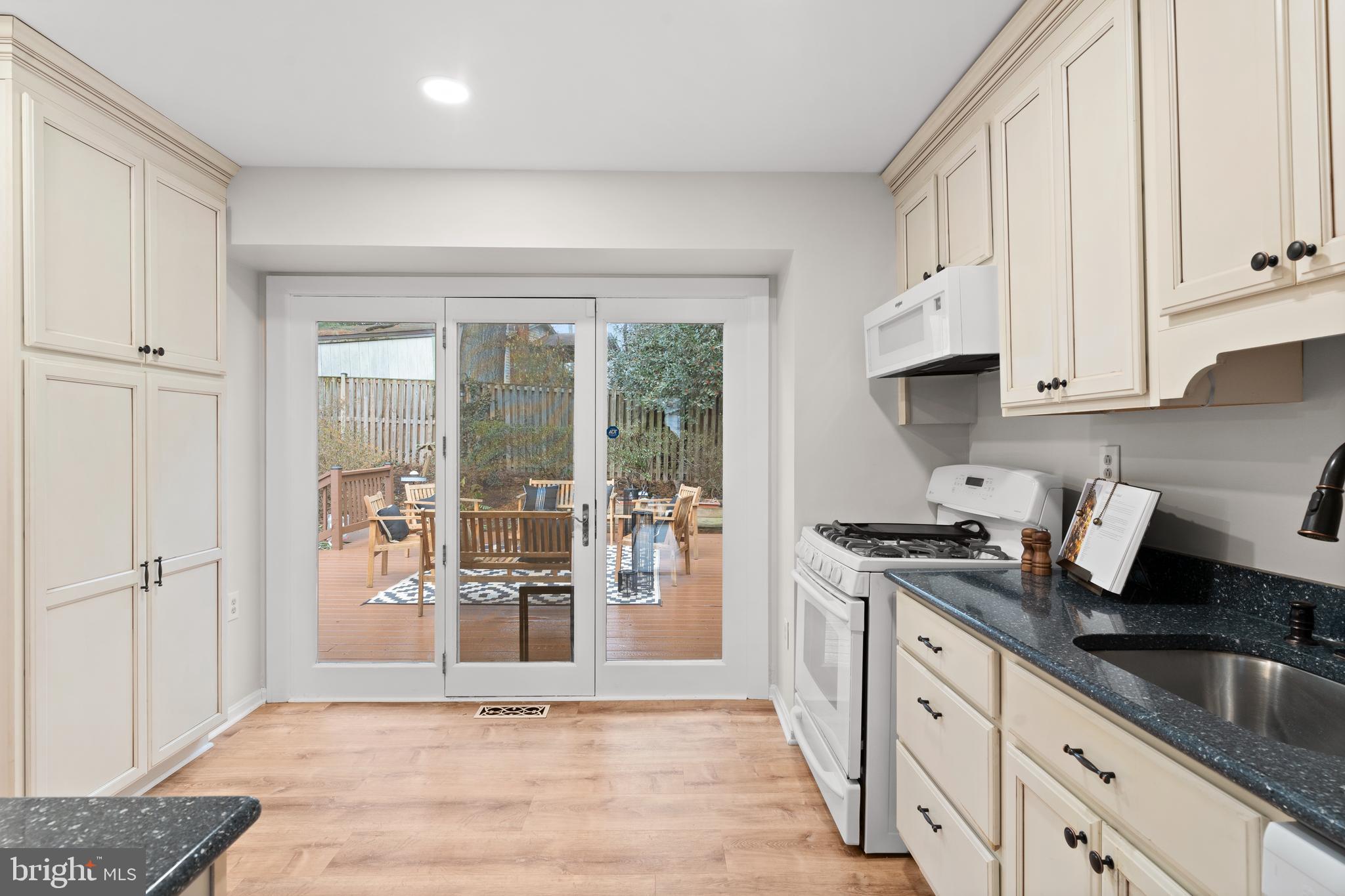 8117 Dabney Avenue Springfield, VA 22152 - Photo 6 of 33