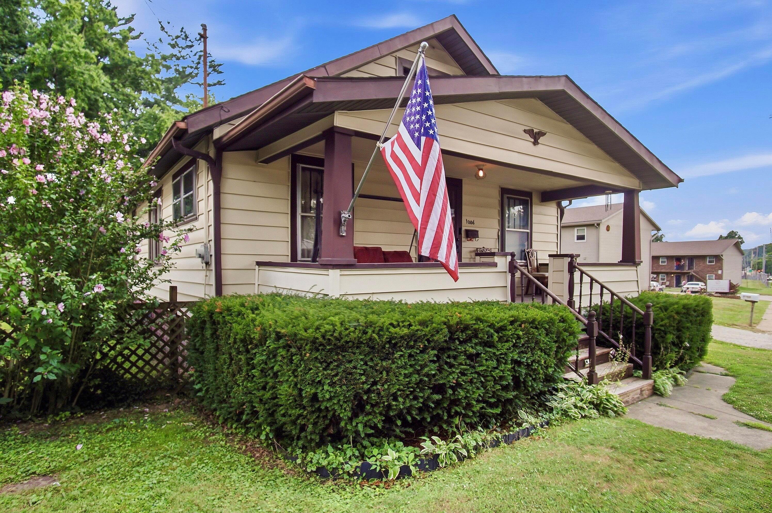 1006 Pershing Road Zanesville, OH 43701 - Photo 2 of 35 IMG_1031