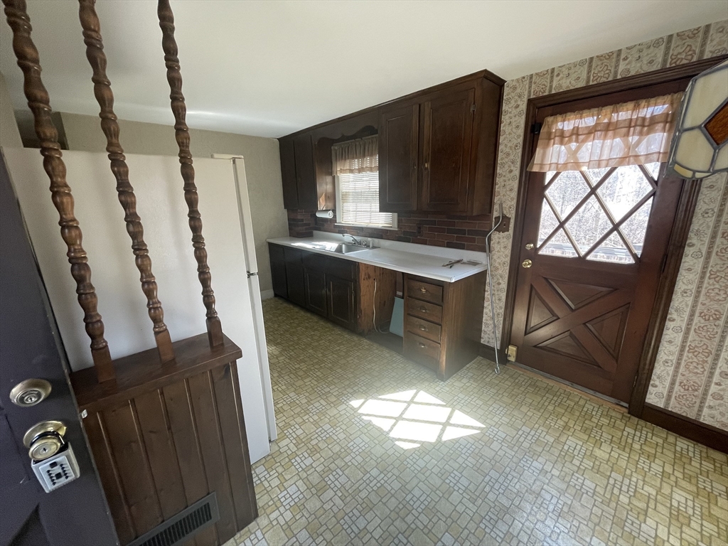 34 Plymouth Road Reading, MA 01867 - Photo 12 of 17