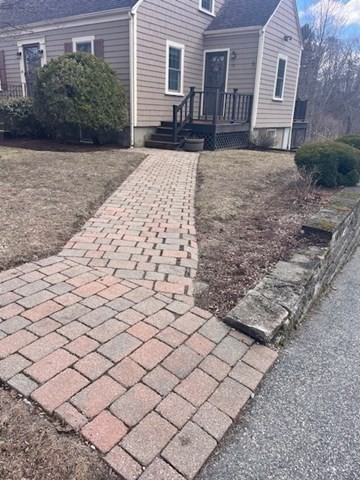 34 Plymouth Road Reading, MA 01867 - Photo 3 of 26