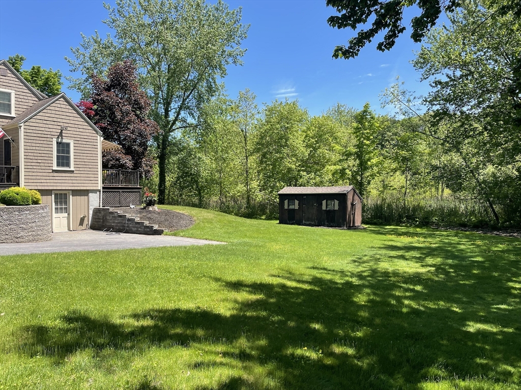 34 Plymouth Road Reading, MA 01867 - Photo 4 of 17