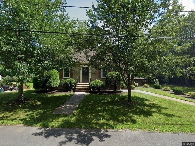 34 Plymouth Road Reading, MA 01867 - Photo 6 of 26