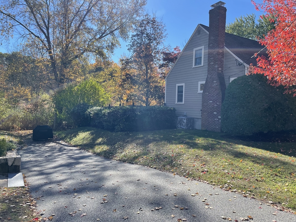 34 Plymouth Road Reading, MA 01867 - Photo 6 of 17