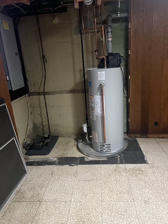 34 Plymouth Road Reading, MA 01867 - Photo 8 of 17