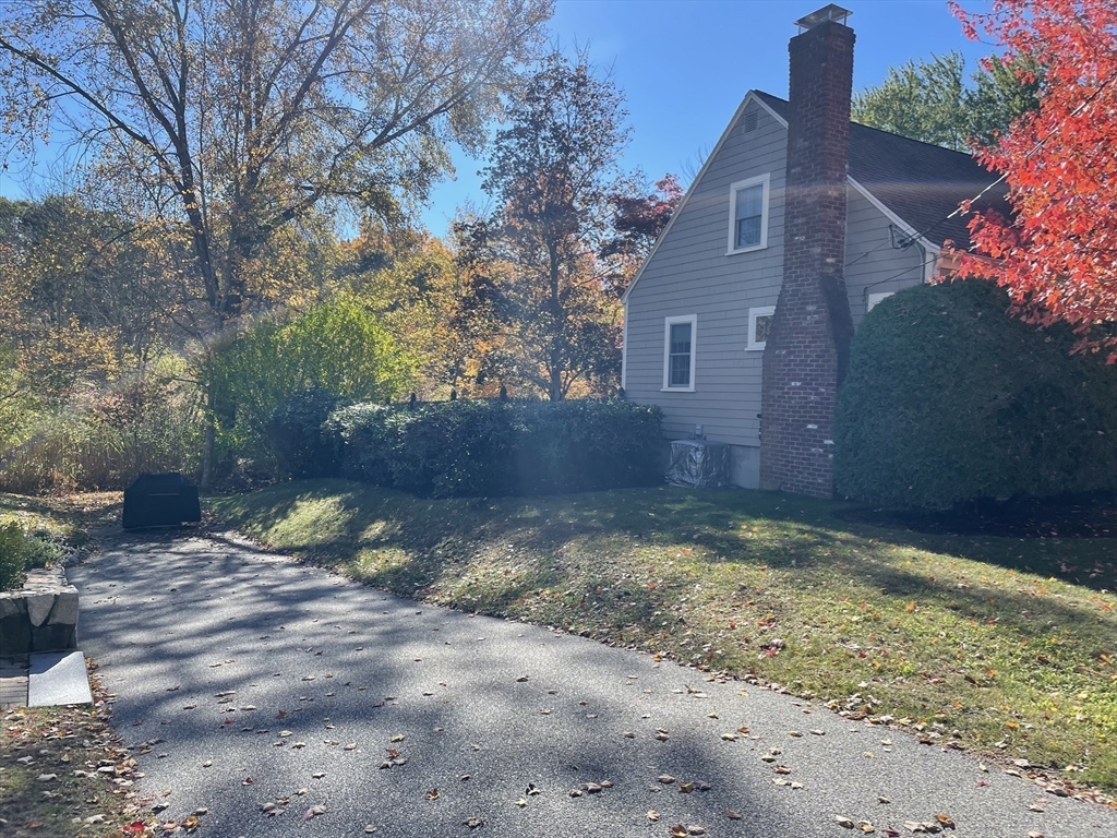 34 Plymouth Road Reading, MA 01867 - Photo 10 of 26