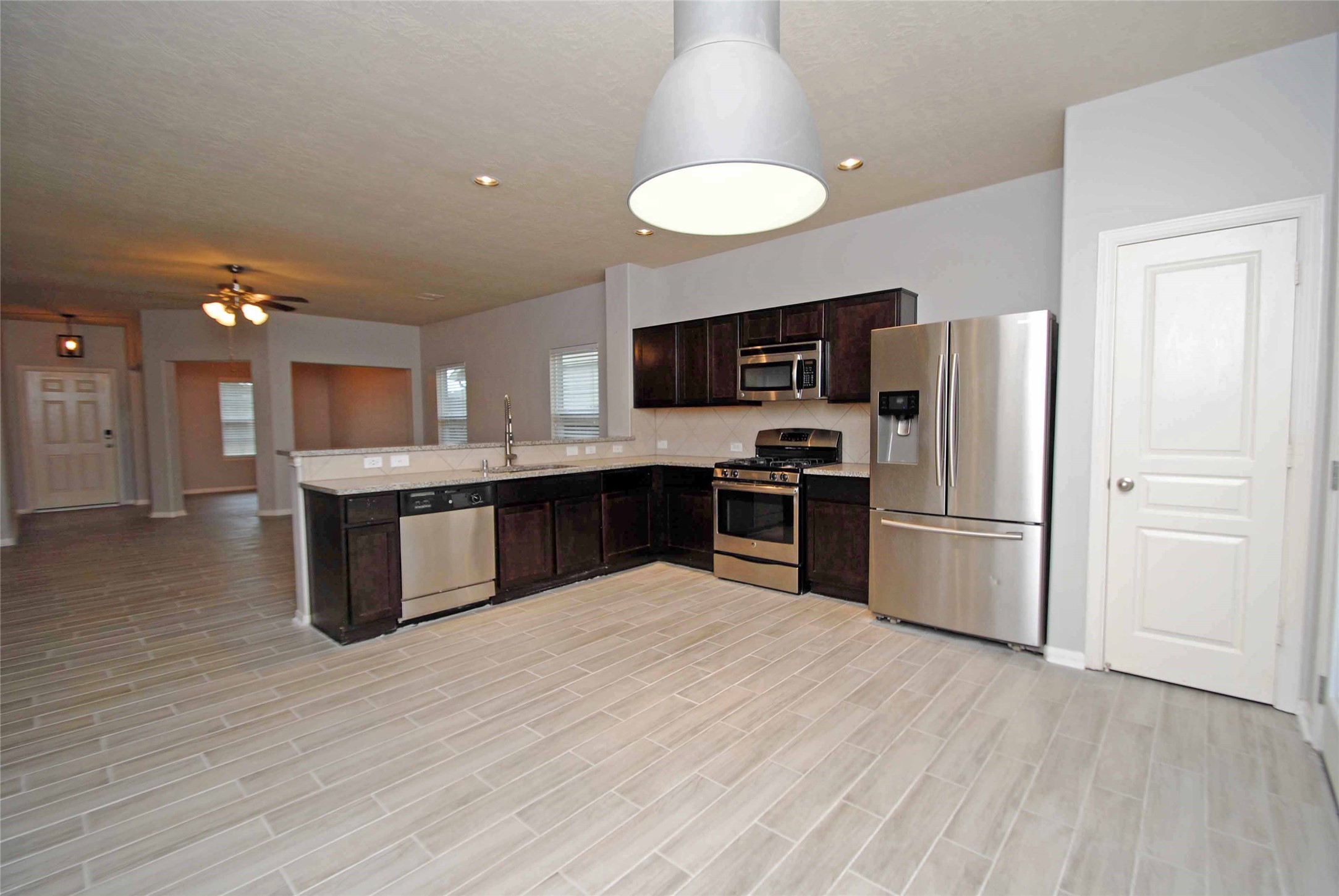 7019 Hazelnut Lane Baytown, TX 77521 - Photo 13 of 29
