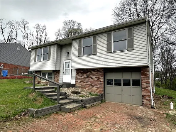 $220,000 | 1991 Tara Drive, North Huntingdon, PA 15642