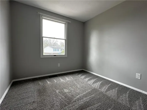 $220,000 | 1991 Tara Drive, North Huntingdon, PA 15642