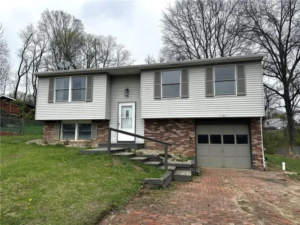 $220,000 | 1991 Tara Drive, North Huntingdon, PA 15642
