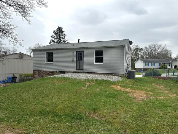 $220,000 | 1991 Tara Drive, North Huntingdon, PA 15642
