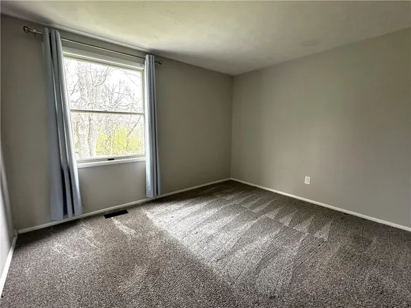 $220,000 | 1991 Tara Drive, North Huntingdon, PA 15642