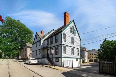 $2,975 | 93 Mill Street, Unit B, Newport, RI 02840
