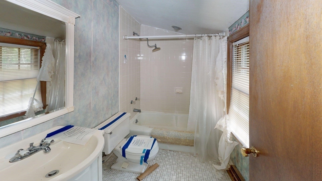 8 Pennock Road Chelmsford, MA 01824 - Photo 13 of 16