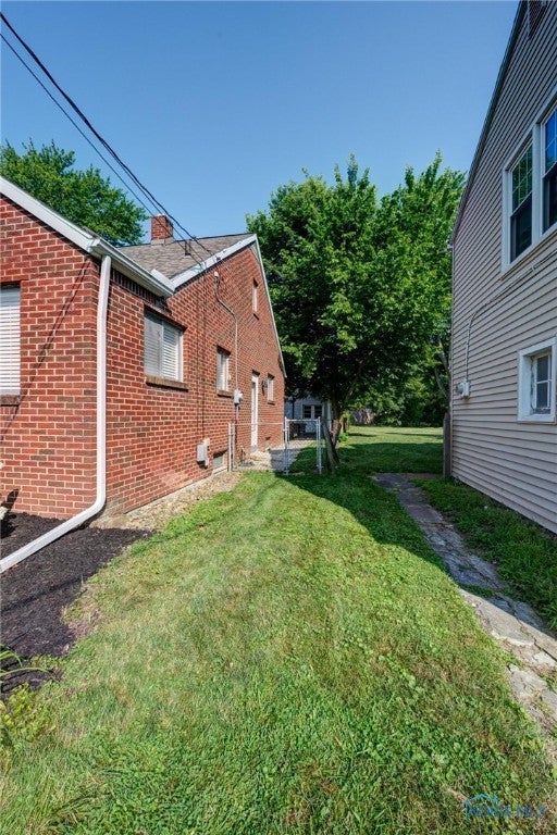 815 River Road Maumee, OH 43537 - Photo 26 of 27 SIDE YARD