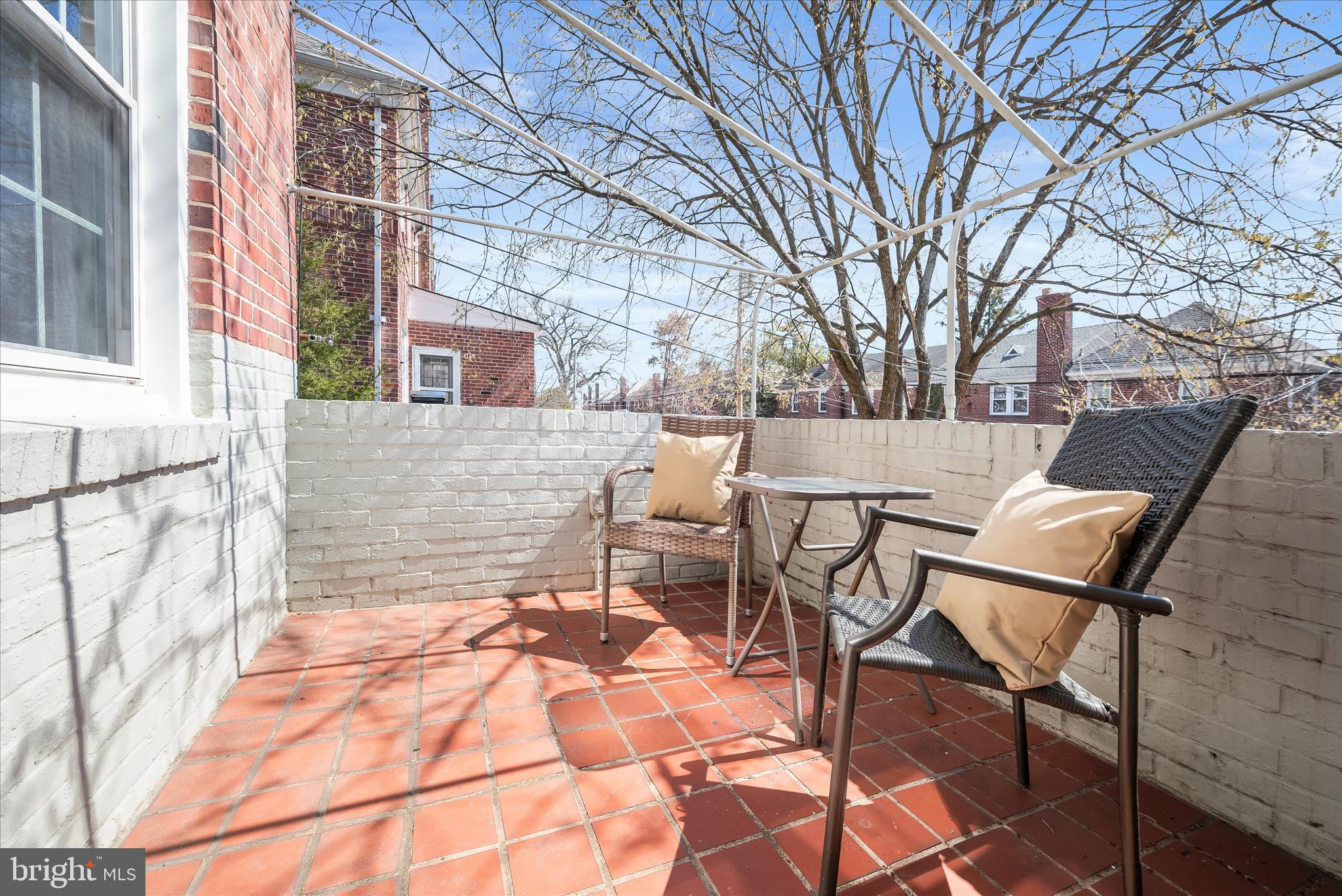 1509 Shadyside Road Baltimore, MD 21218 - Photo 19 of 38 a backyard of a house with table and chairs