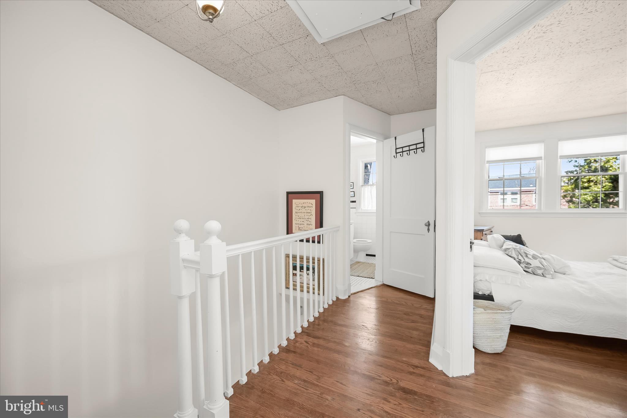 1509 Shadyside Road Baltimore, MD 21218 - Photo 20 of 38 a living room with wooden floor and furniture