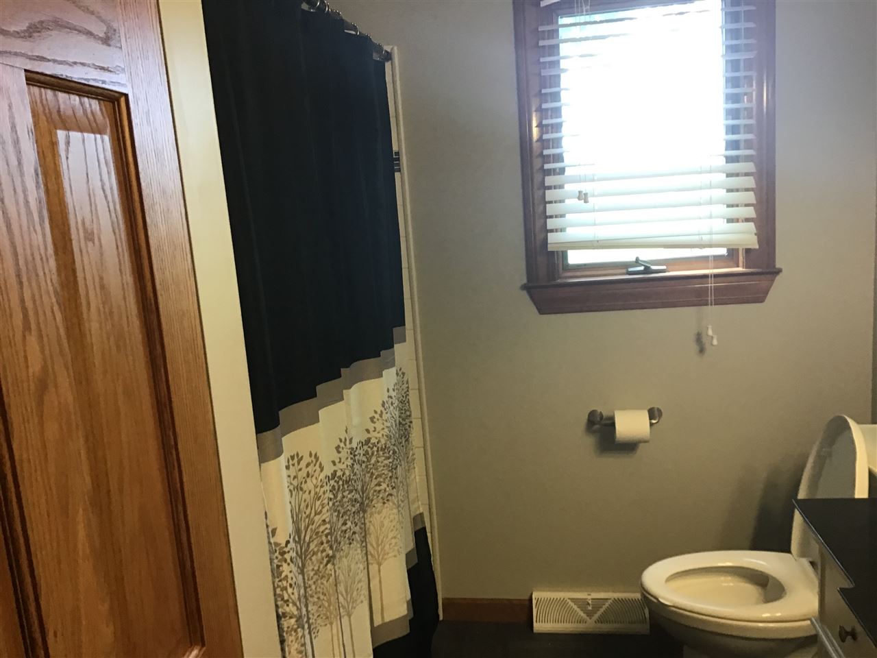 5443 Coldwater Road Flint, MI 48504 - Photo 17 of 20 31386113-16.JPG