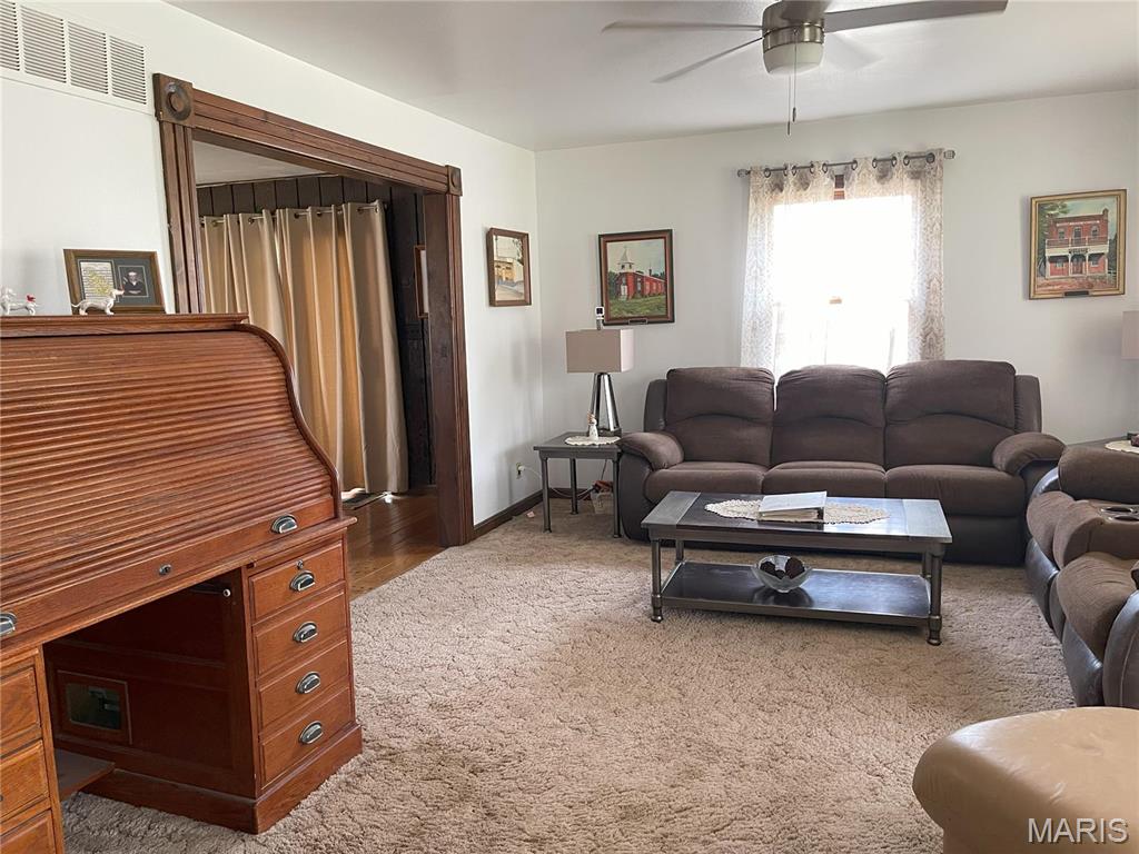 676 Frontier Lane Bourbon, MO 65441 - Photo 11 of 45