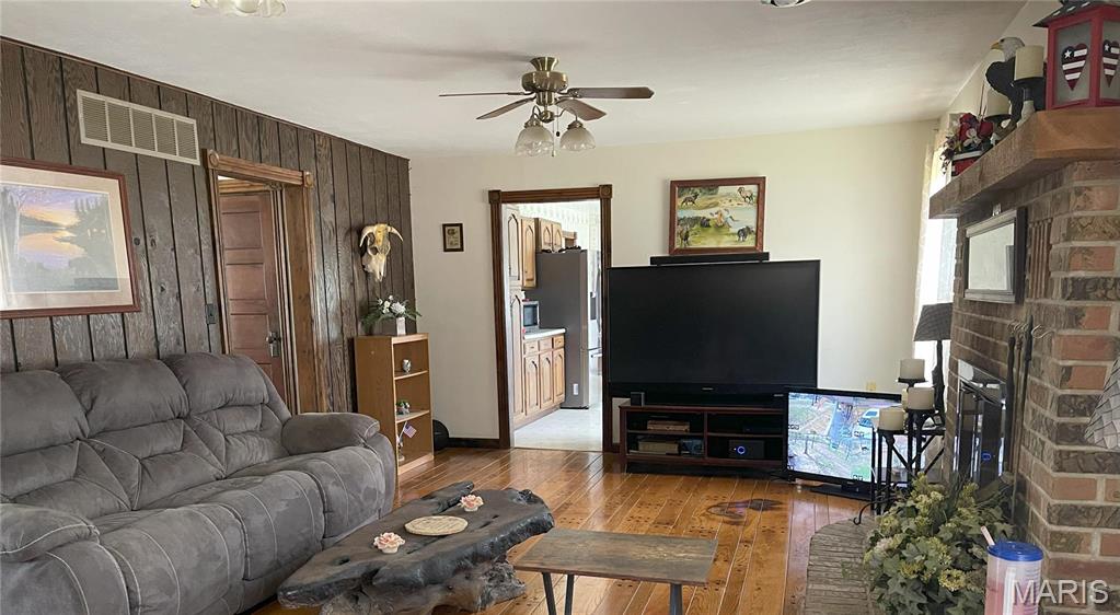 676 Frontier Lane Bourbon, MO 65441 - Photo 8 of 45