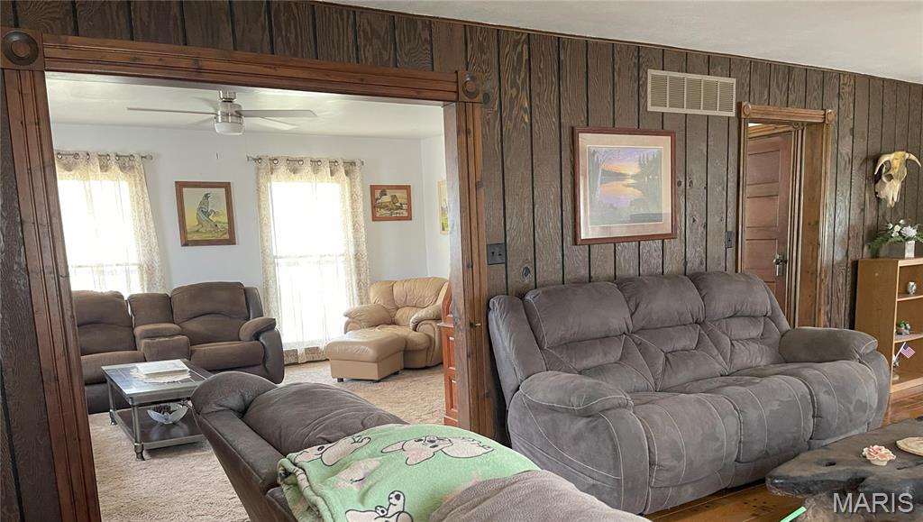 676 Frontier Lane Bourbon, MO 65441 - Photo 9 of 45