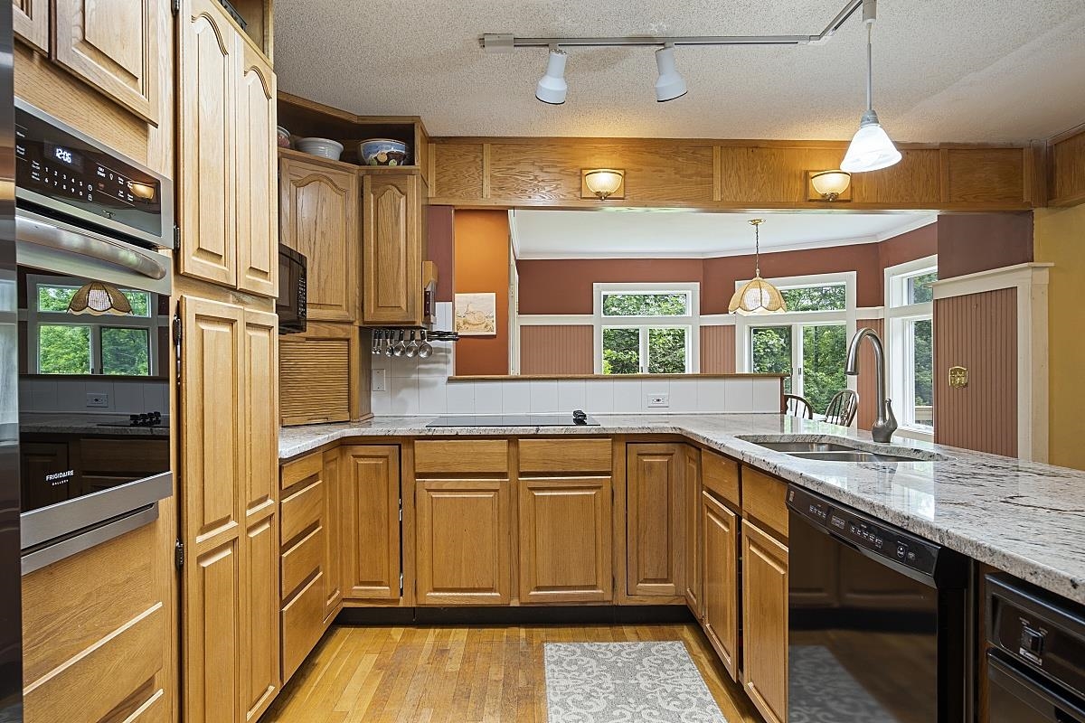 58 Governor Dinsmore Road Windham, NH 03087 - Photo 10 of 38