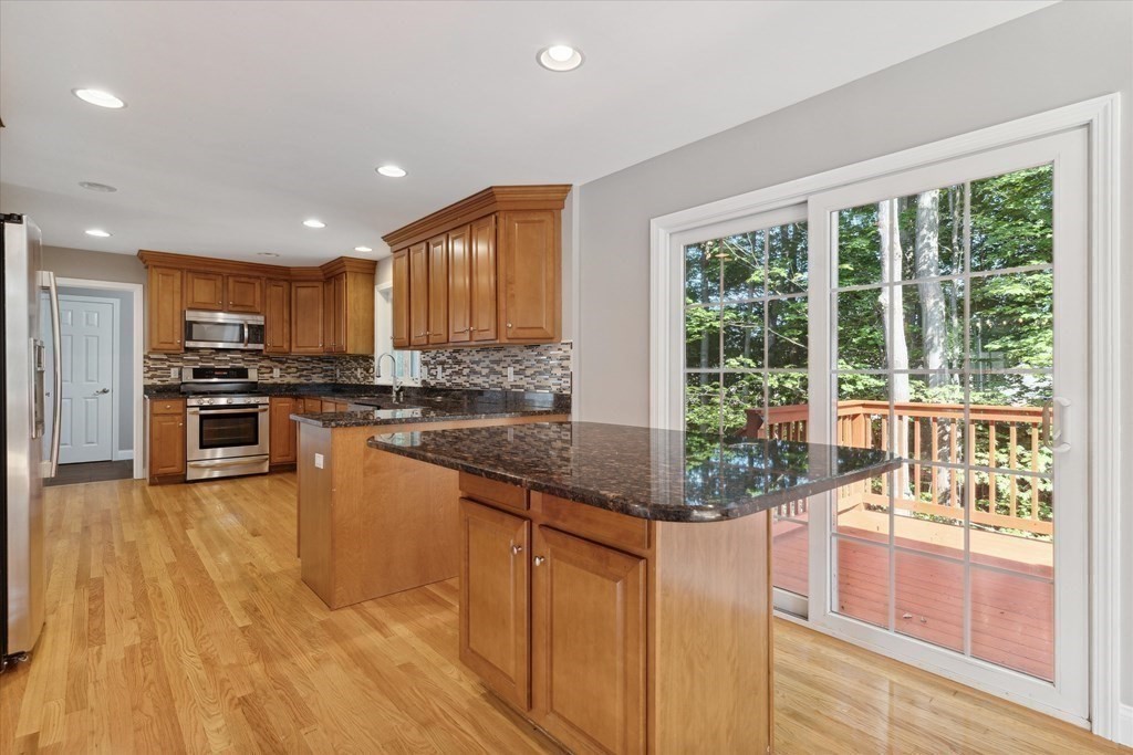 19 Benjamin Lane Reading, MA 01867 - Photo 12 of 42