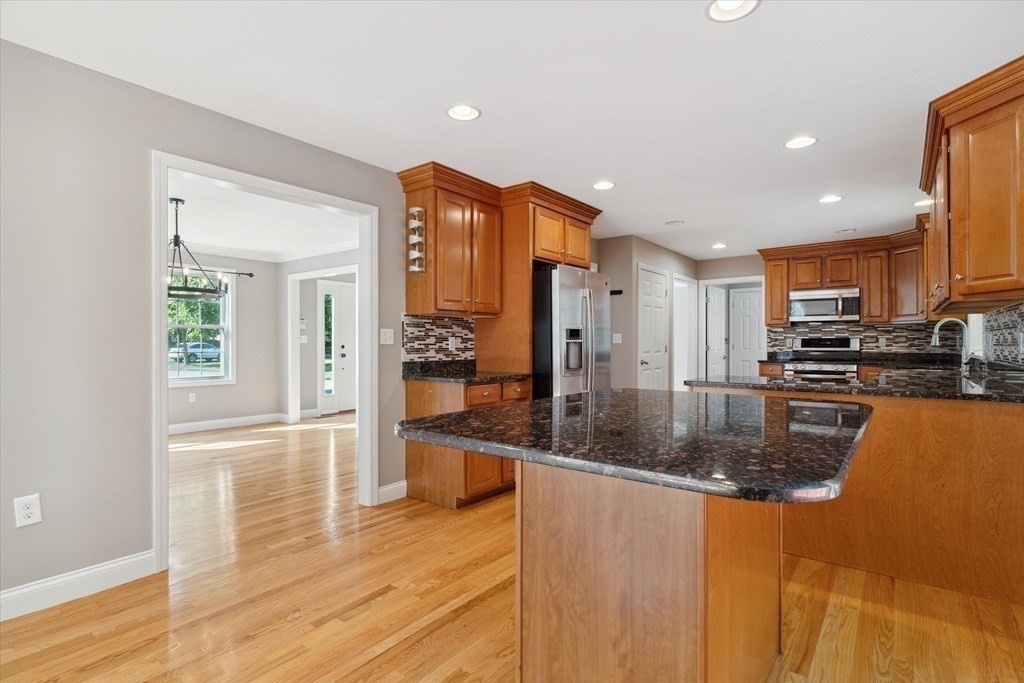 19 Benjamin Lane Reading, MA 01867 - Photo 13 of 42