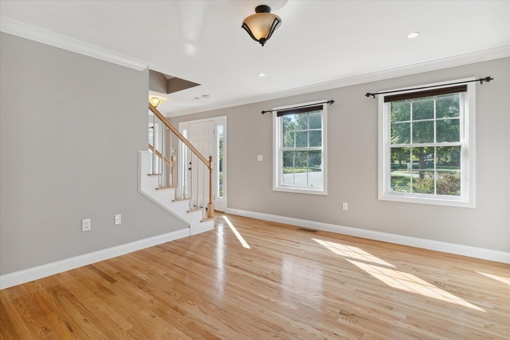 19 Benjamin Lane Reading, MA 01867 - Photo 5 of 42