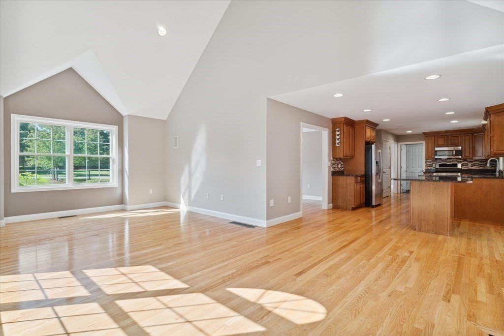 19 Benjamin Lane Reading, MA 01867 - Photo 10 of 42