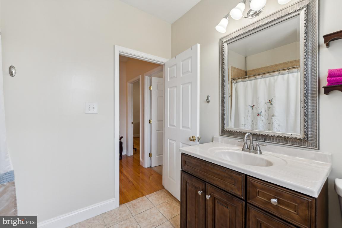 2034 Shirlington Road Arlington, VA 22204 - Photo 21 of 43 Upper Level Full Bathroom