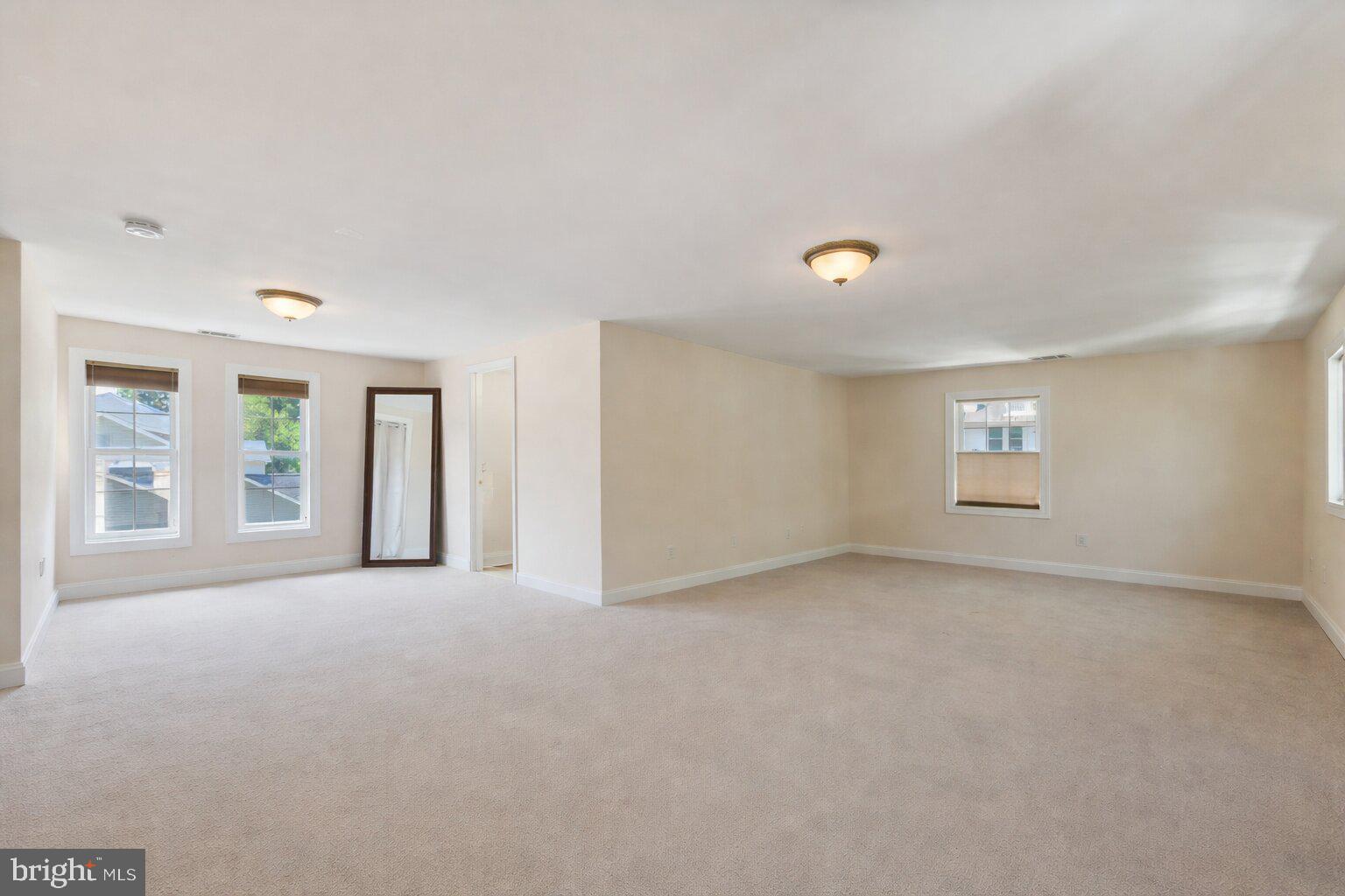 2034 Shirlington Road Arlington, VA 22204 - Photo 24 of 43 Huge Master ensuite