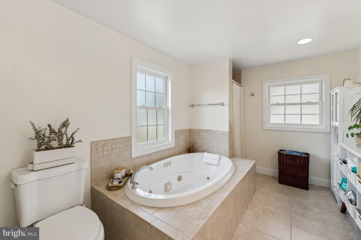 2034 Shirlington Road Arlington, VA 22204 - Photo 25 of 43 Master bath w/ Deep tub and separate shower