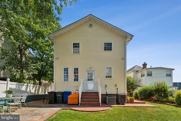 $980,000 | 2034 Shirlington Road, Arlington, VA 22204