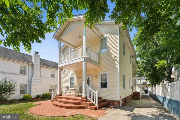 $980,000 | 2034 Shirlington Road, Arlington, VA 22204