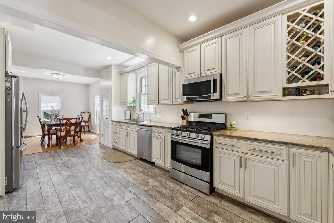 2034 Shirlington Road Arlington, VA 22204 - Photo 5 of 43 Huge open kitchen, tons of countertop space!