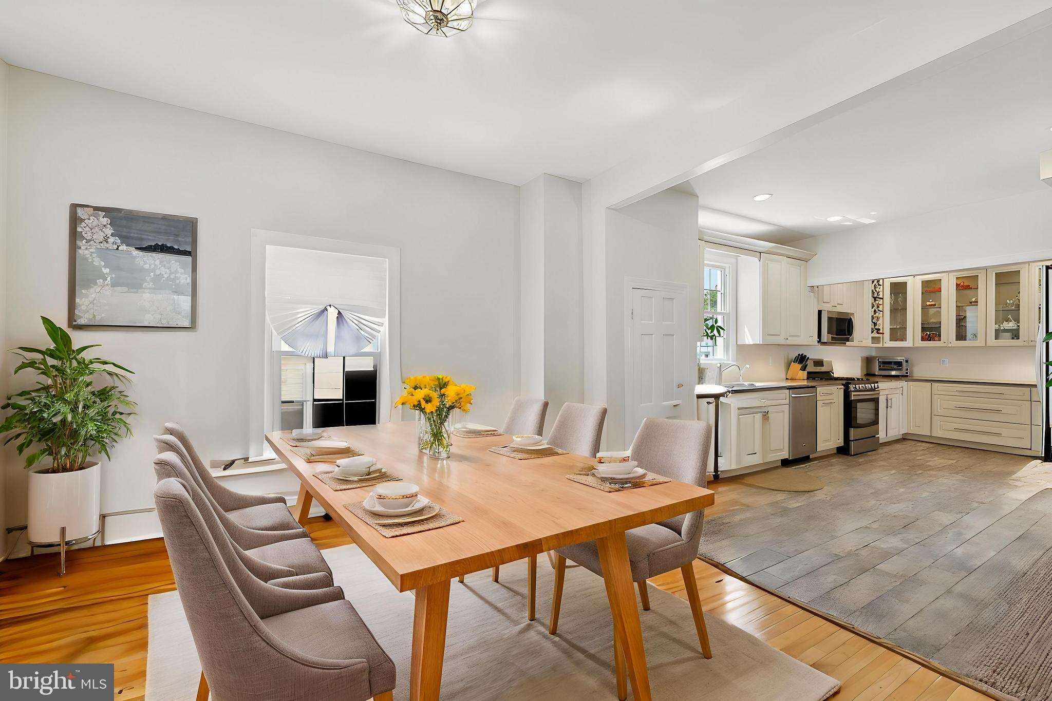 2034 Shirlington Road Arlington, VA 22204 - Photo 8 of 43 Dining Room (virtually staged)