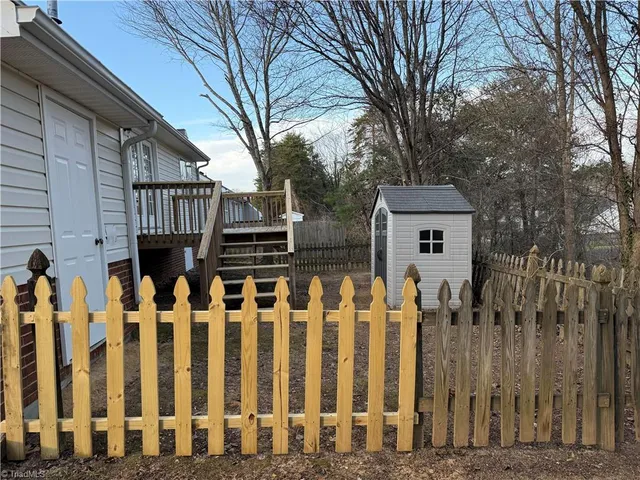 $275,000 | 3007 Brookrun Drive, Jamestown, NC 27282