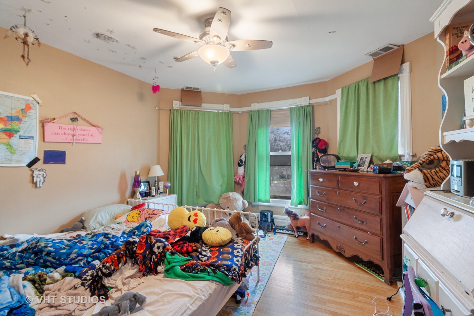 136 Scottswood Road Riverside, IL 60546 - Photo 12 of 20 a bed room with furniture and a baby crib