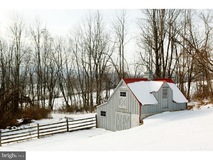 969 Spring Hill Road Riegelsville, PA 18077 - Photo 3 of 24