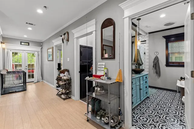 a view of a livingroom with furniture and windows